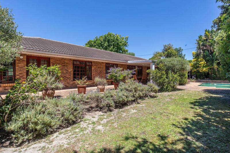5 Bedroom Property for Sale in Constantia Western Cape